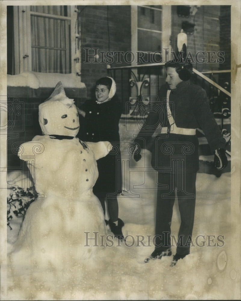 Press Photo Snow Chicago Marliyn Leighton Montrose Cold - Historic Images