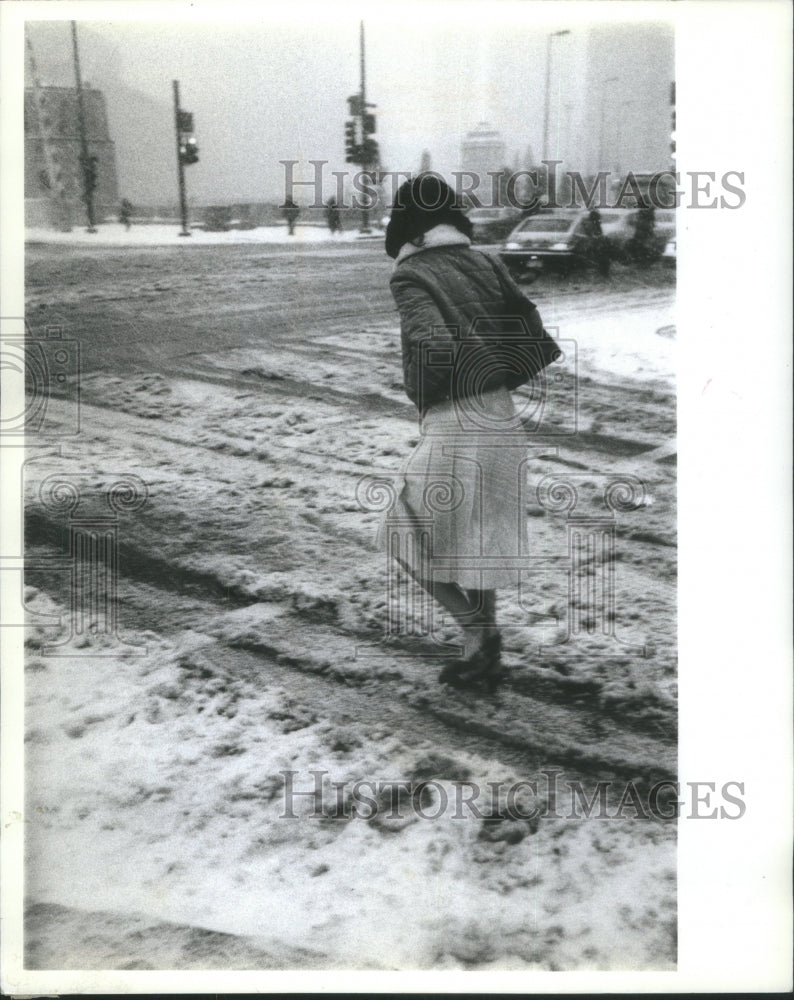 1982, Shoe Short Jacket Woman Spring Snow - RRU71893 - Historic Images