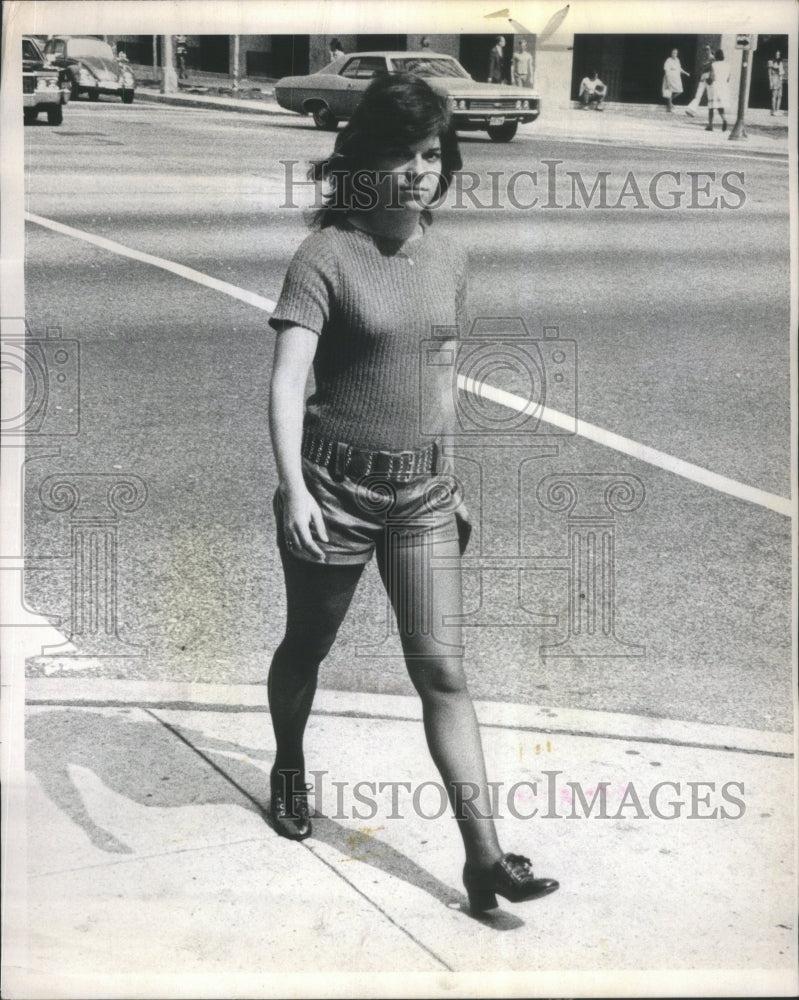 1971, Shorts Women Road Car Walk Shop Shoe - RRU72065 - Historic Images