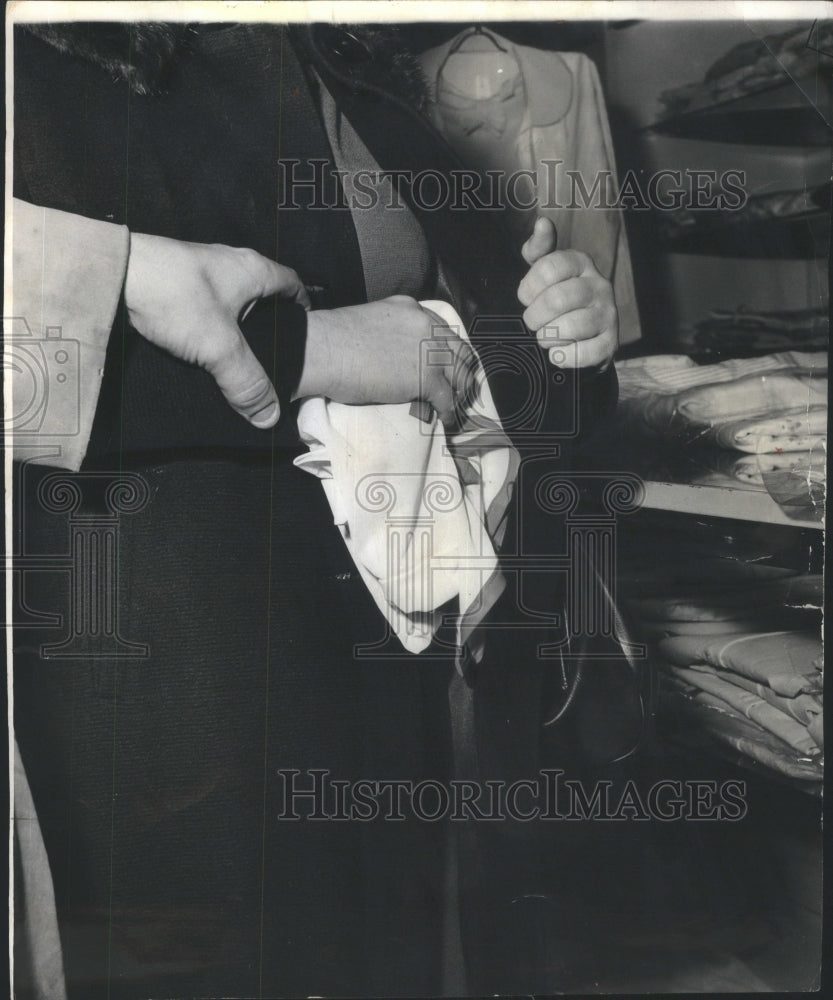 1964 Shoplifting Common Mans Crime - Historic Images