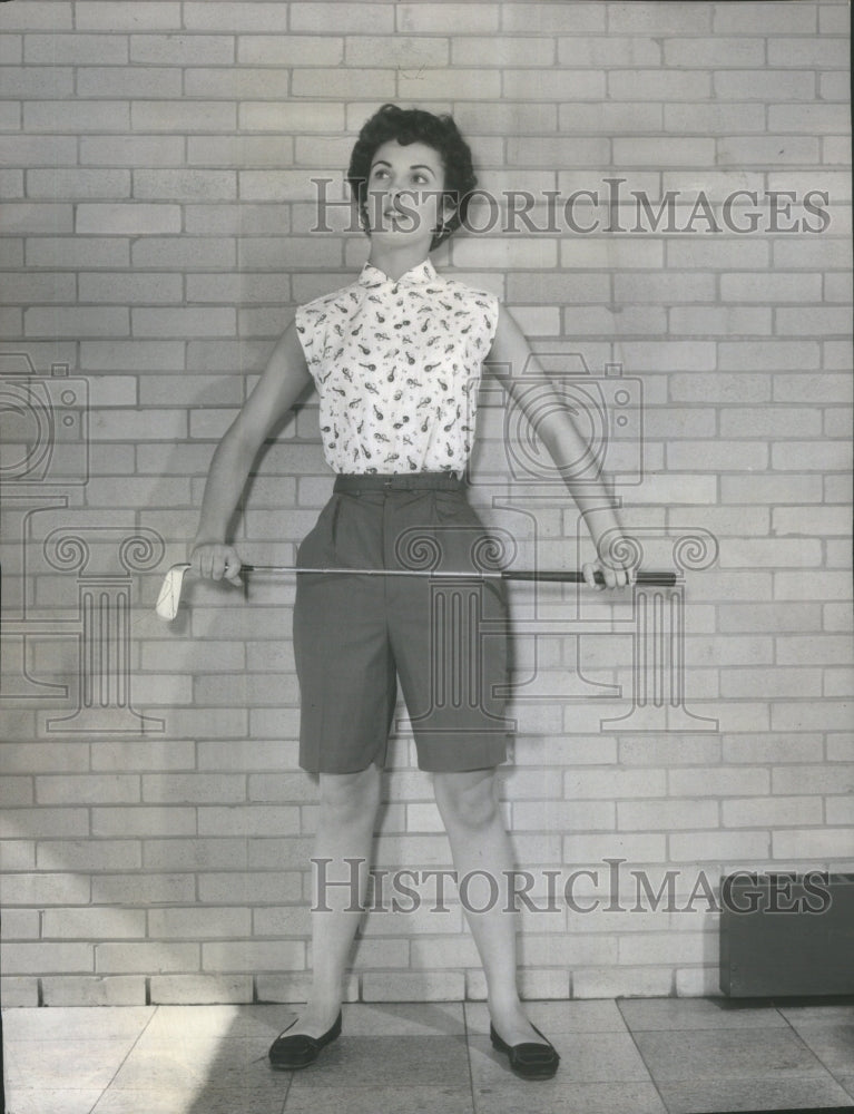 1954 Paula Payne model Bermuda shorts print - Historic Images