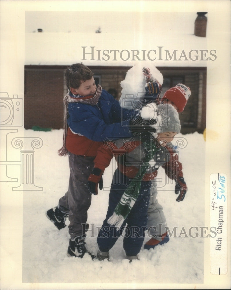 1990 Press Photo Snow Storms Chicagi Area Children - RRU72343 - Historic Images