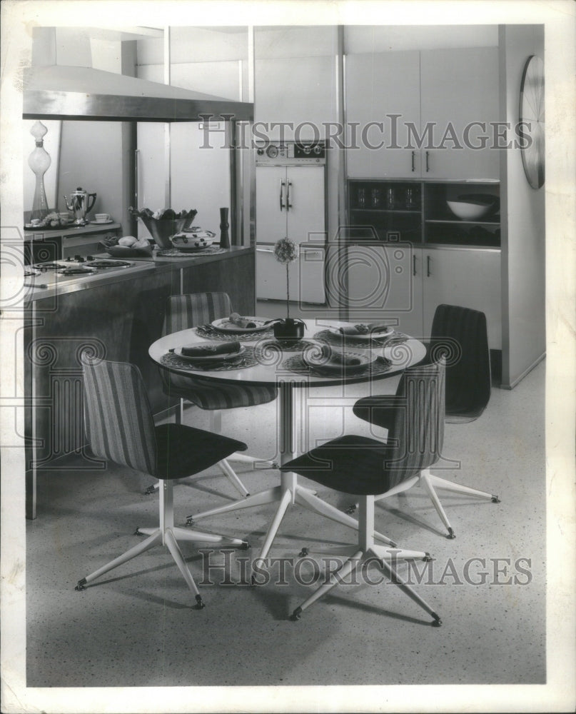 1961 Press Photo Howell Dinette Set Bright Kitchen Open - RRU73203 - Historic Images