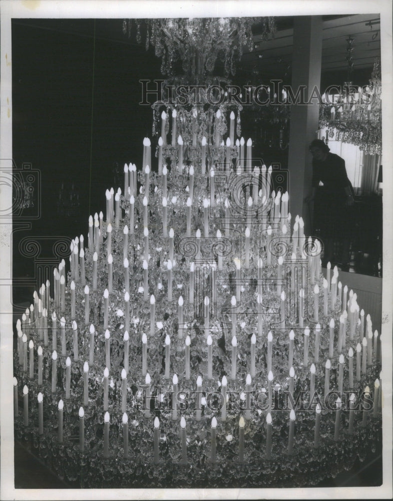 1958, Largest Chandelier In The World - RRU73465 - Historic Images