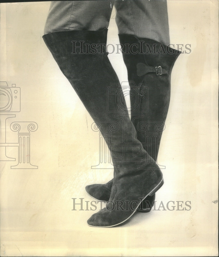 1964 Press Photo Knee High Suede Boots - RRU73621-Historic Images