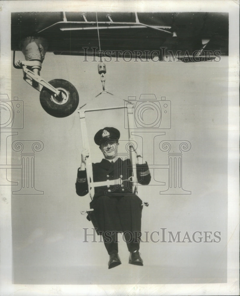 1955 Press Photo British Navy Officer - RRU73649 - Historic Images