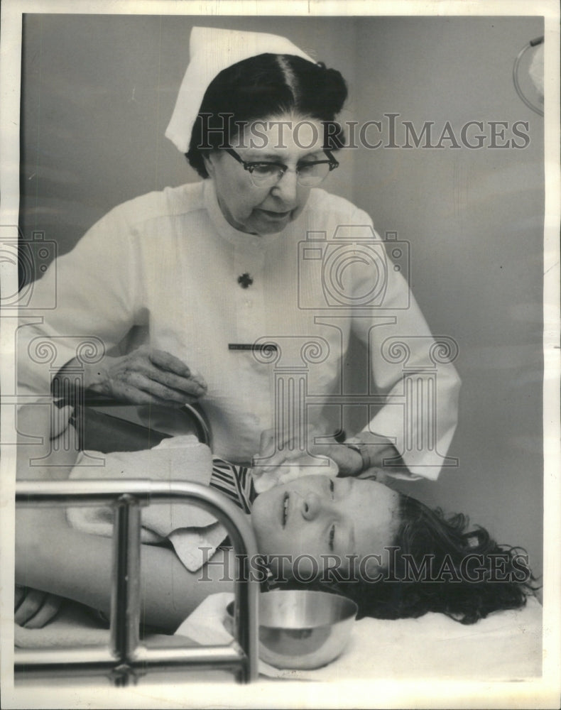 1964 Press Photo KATHLEEN MCGOVERN WEST HOSPITAL - RRU73863 - Historic Images