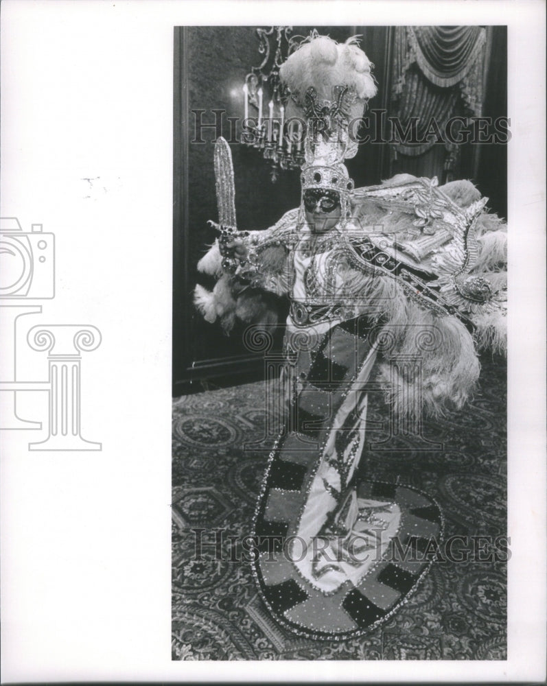 1990 Richard Montalbano models costume - Historic Images