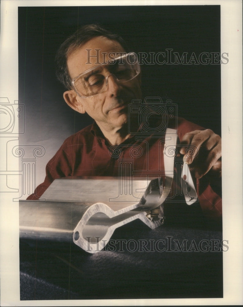 1992 Press Photo Creating A Vacuum - Historic Images