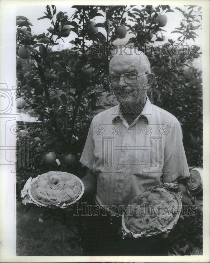 1985 Dan Smyth Apple Tree Pies  - Historic Images