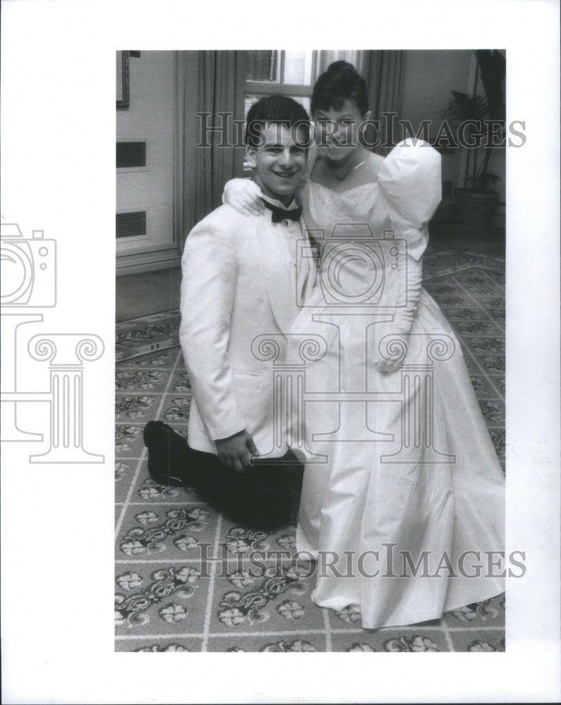 1990 Press Photo Debutante Melissa Kelz escort Ron Berm - RRU74325 - Historic Images