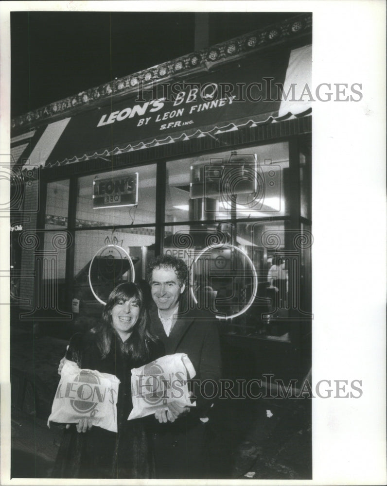 1983 Leon&#39;s Bar Janet &amp; Larry Shiff - Historic Images