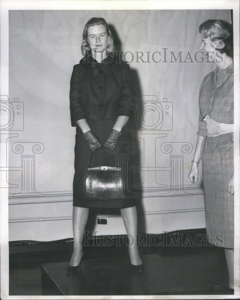 1961 Press Photo Mrs. Philip Sweet Jordan Modeling - Historic Images