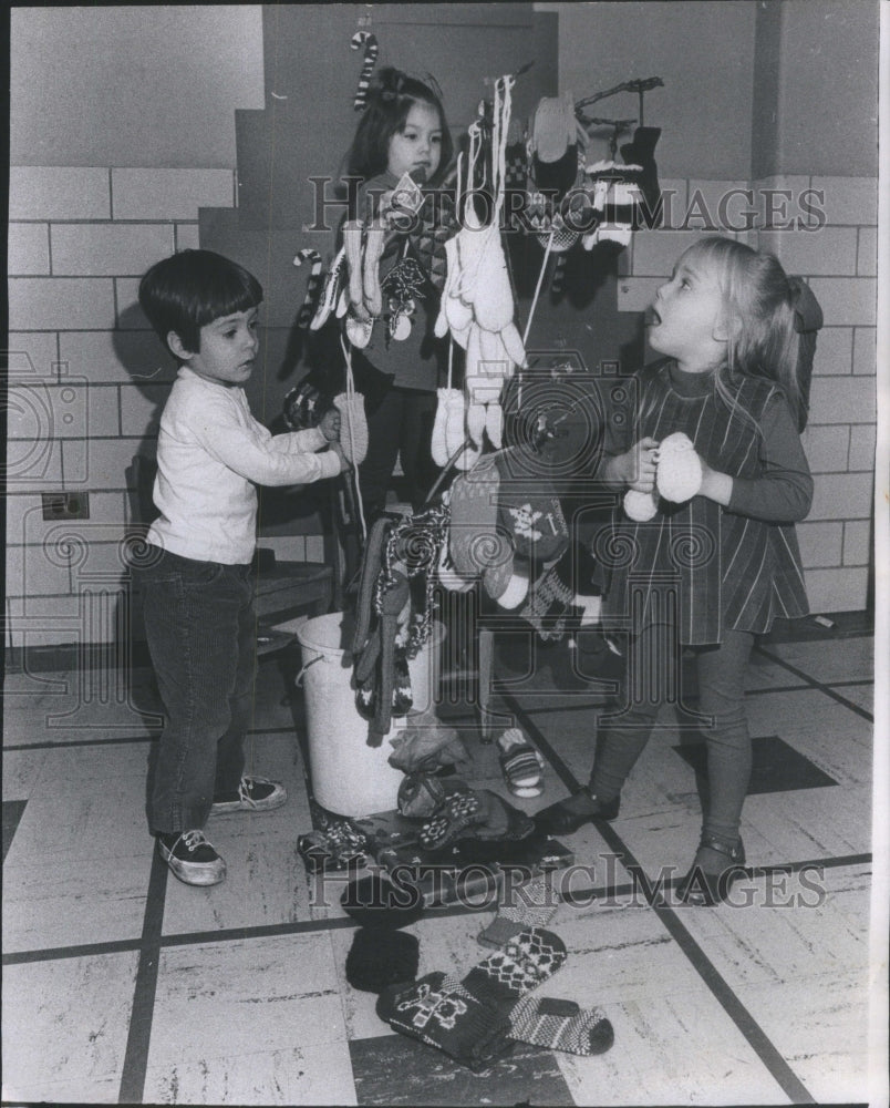 1969 Children Lincoln Park Nursery Mitten - Historic Images