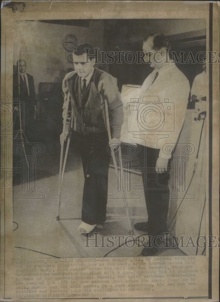 1967 Accident Victim Jan Dagnor Walks Again - Historic Images