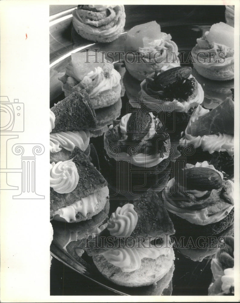 1990 Press Photo local caterers appetizers party supply - Historic Images