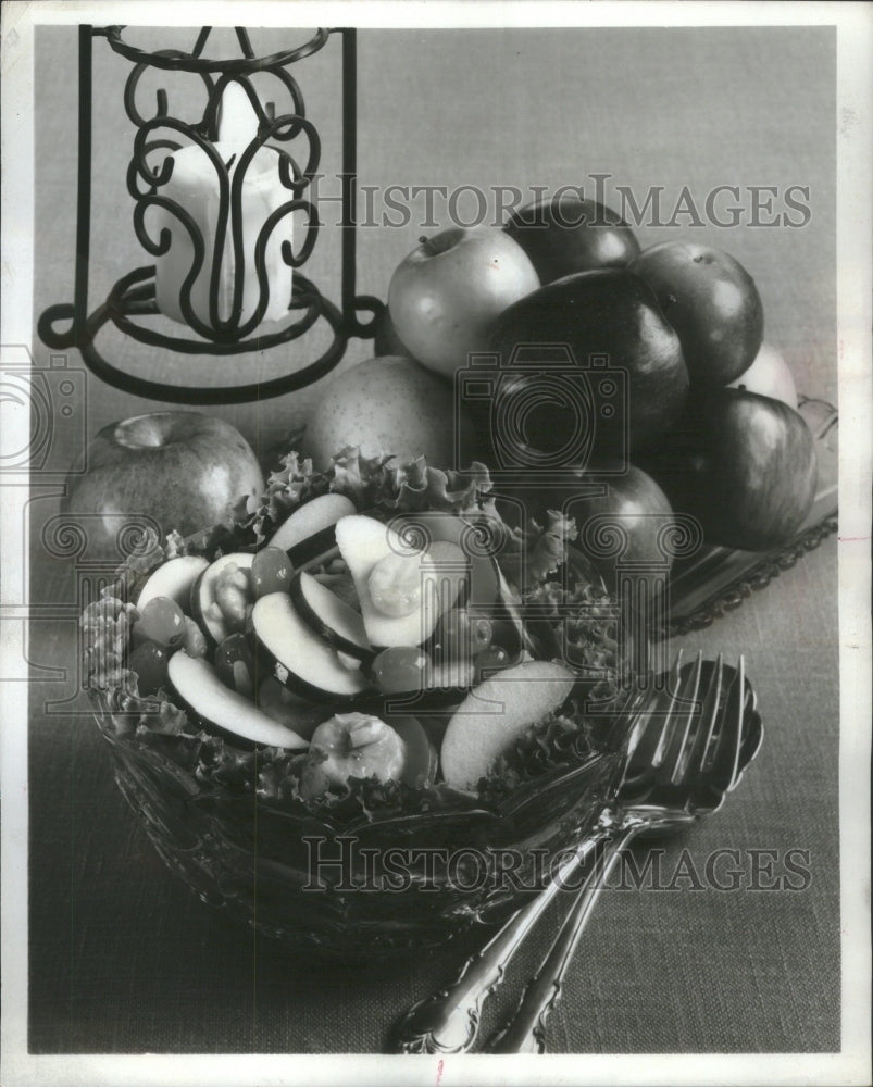 1970 Press Photo first apples new season appear market - RRU74649 - Historic Images