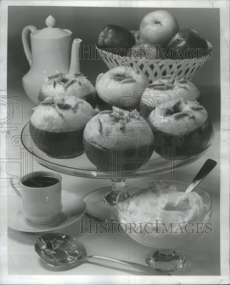 1975 Press Photo baked apples orange juice Cointreau - Historic Images