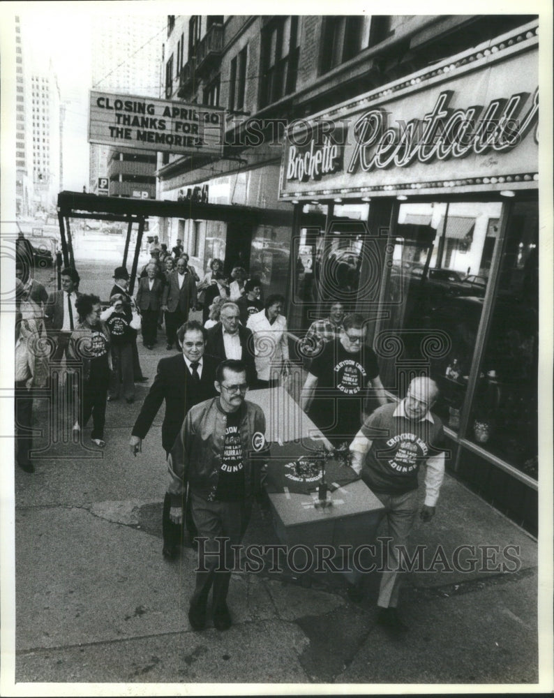 1984 Closing Croydon Hotel Circle Lounge - Historic Images