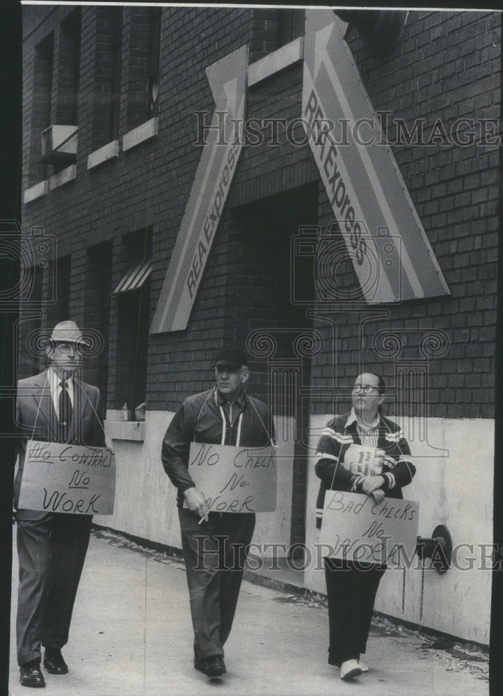 1975 Wildcat Strike Delivery Express Cities - Historic Images