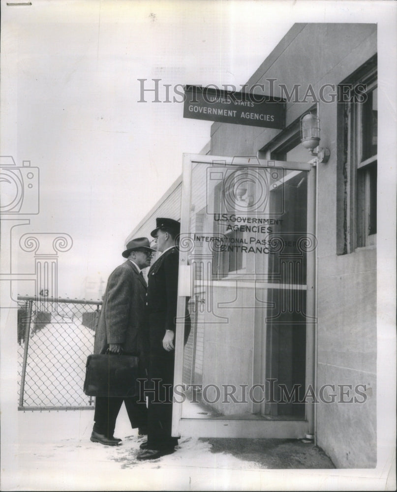 1956 Press Photo Midway Airport U.S.Customs Office - Historic Images