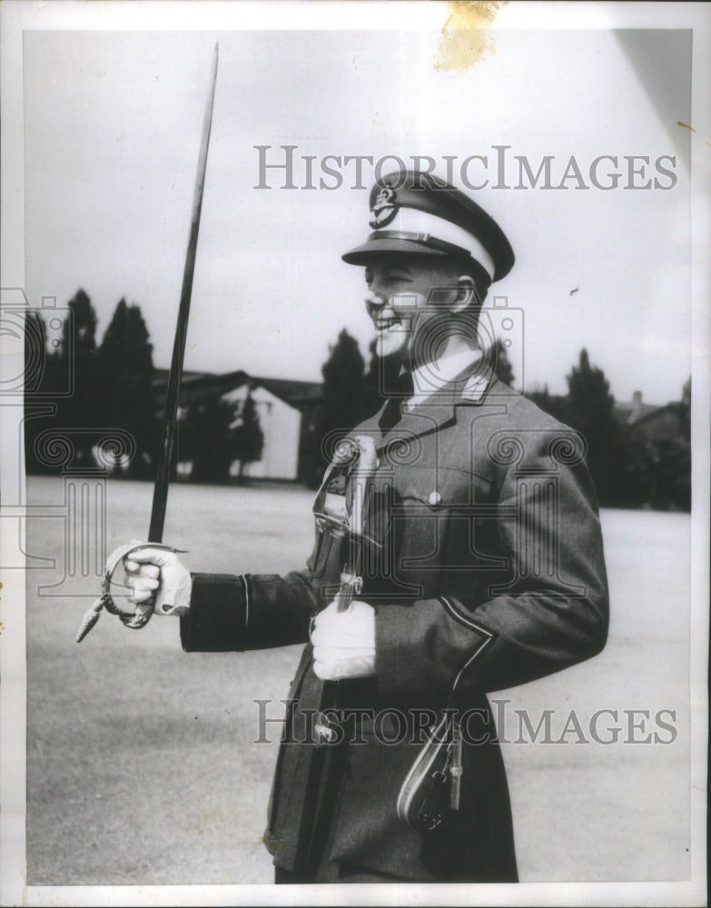 1955 Press Photo Officer B. Harris Holds Sword Of Honor - RRU75435 - Historic Images