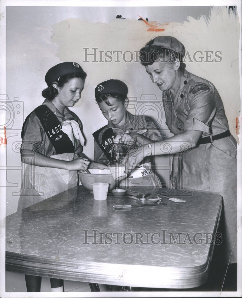 1960 Press Photo Girl Scouts - RRU75513 - Historic Images