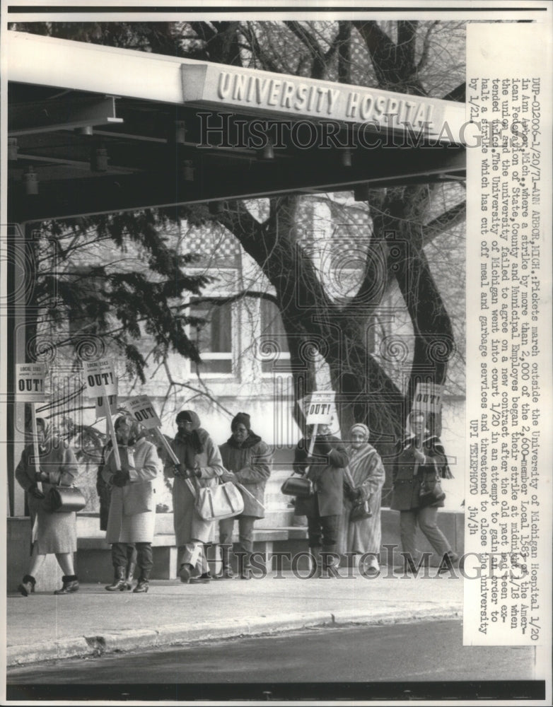 1971, University of Michigan Hospital Strike - RRU75549 - Historic Images