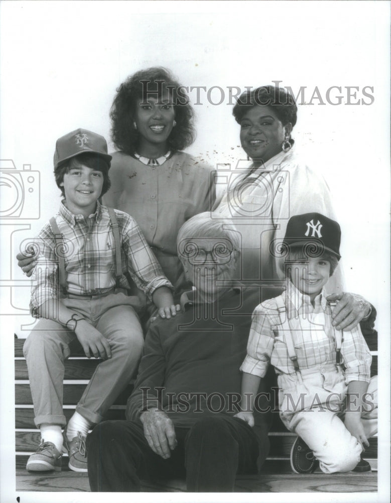 1987 Press Photo Cast Of NBC Series &quot;Gimme a Break&quot; - RRU75791 - Historic Images