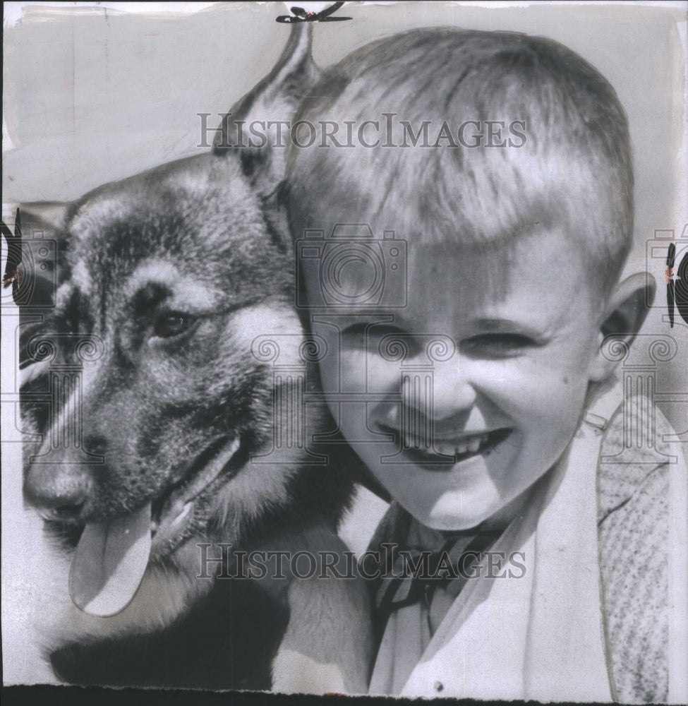 1957 Press Photo Benjamin Hooper Jr. Rescued from Well - RRU75811 - Historic Images