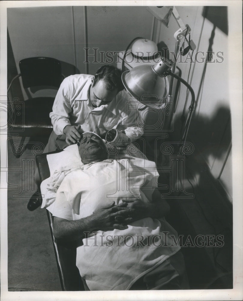 1946 Press Photo Beauty Parlor for Men - RRU75997 - Historic Images