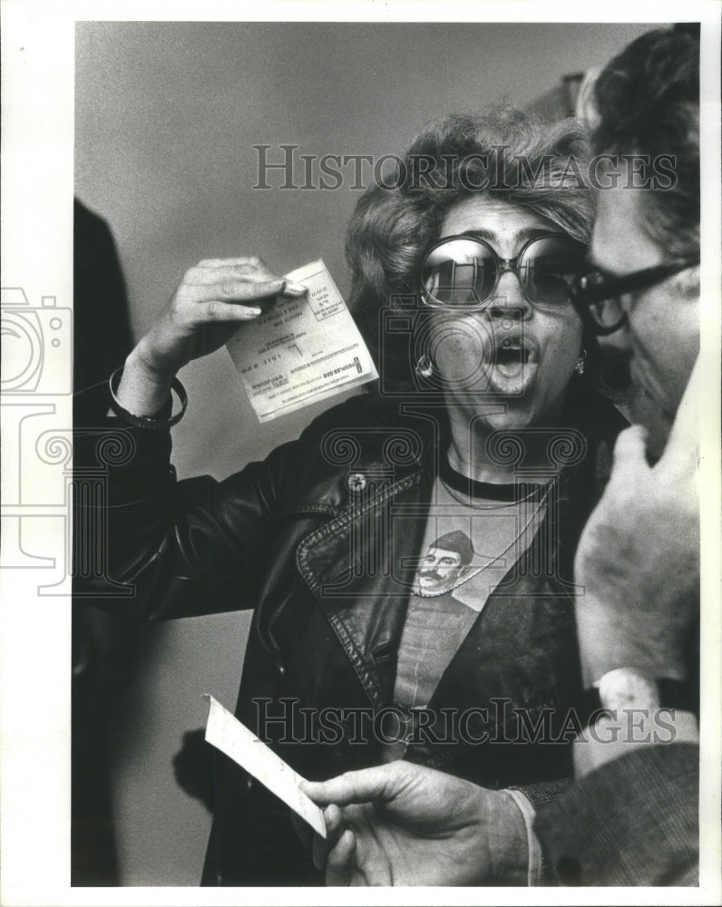 1977 Patricia Evans w/ MAHA bill - Historic Images