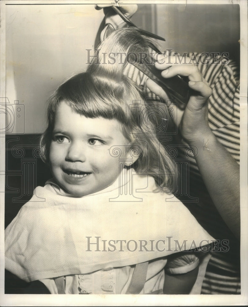 1956, YWCA Mother's learn to cut Kids hair - RRU76137 - Historic Images