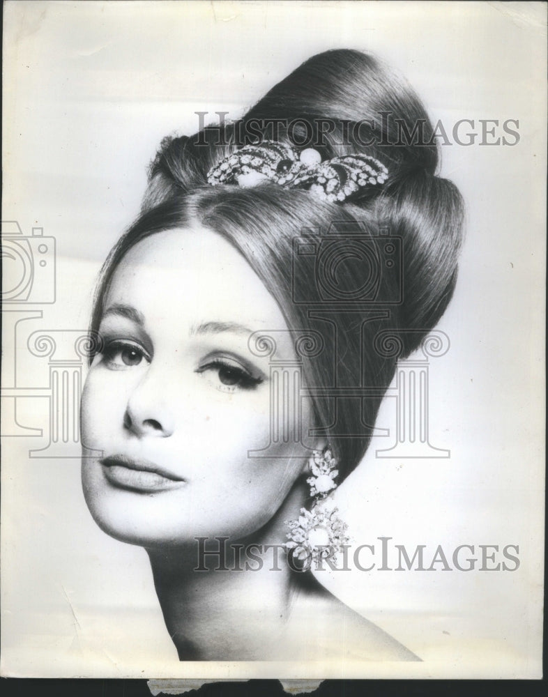 1963 Marc Sinclair Hair Style Lilly Dache  - Historic Images