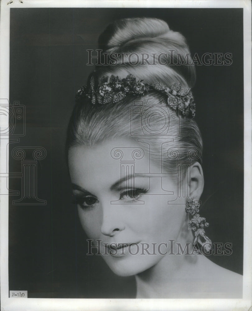 1963 Ruel Coiffures Americana Hairstyle - Historic Images