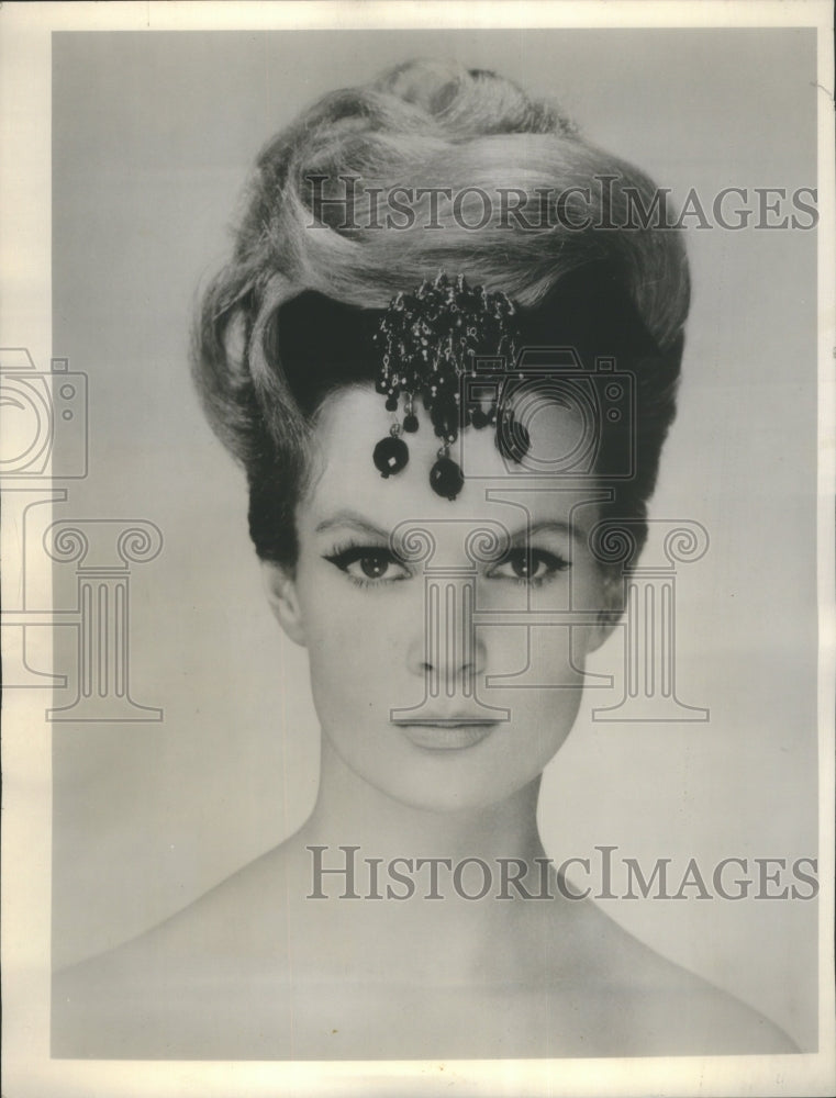 1982, Elizabeth Arden Fashion Hairstyle - RRU76279 - Historic Images