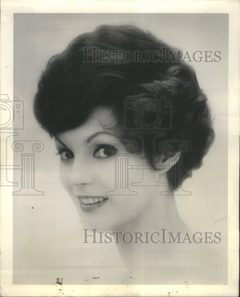 1962 Hair StyleParisian pompadour-Historic Images