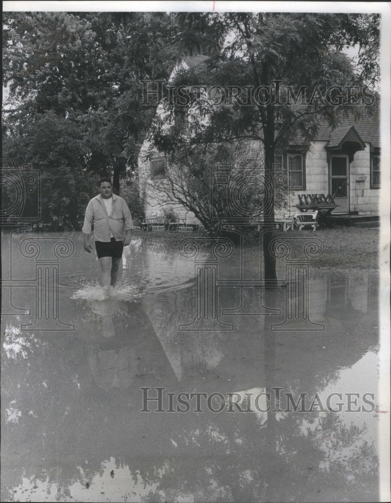 1969 James DeLong Northlake IL Flood - Historic Images