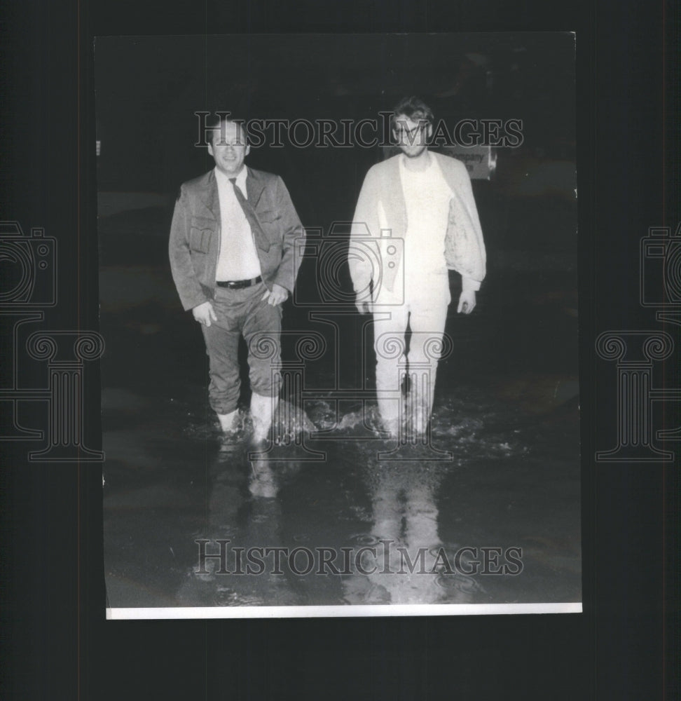 1970 Flooding/Chicago/Pedestrians/Autos  - Historic Images