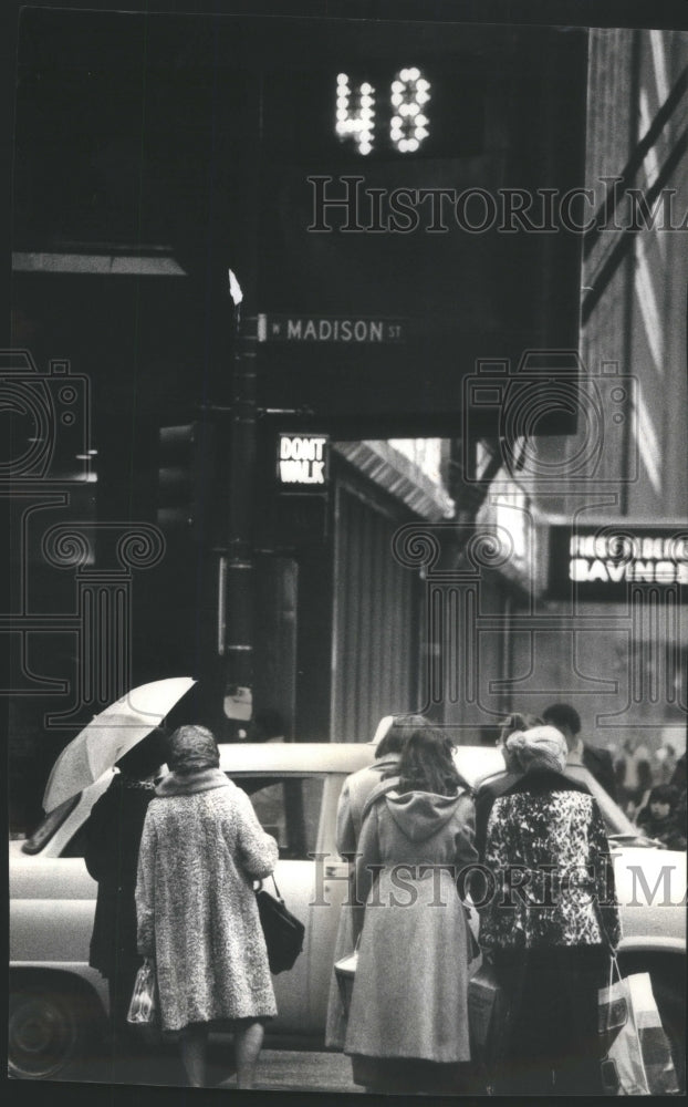 1979 Shopping Chicago Rainy Weather - Historic Images