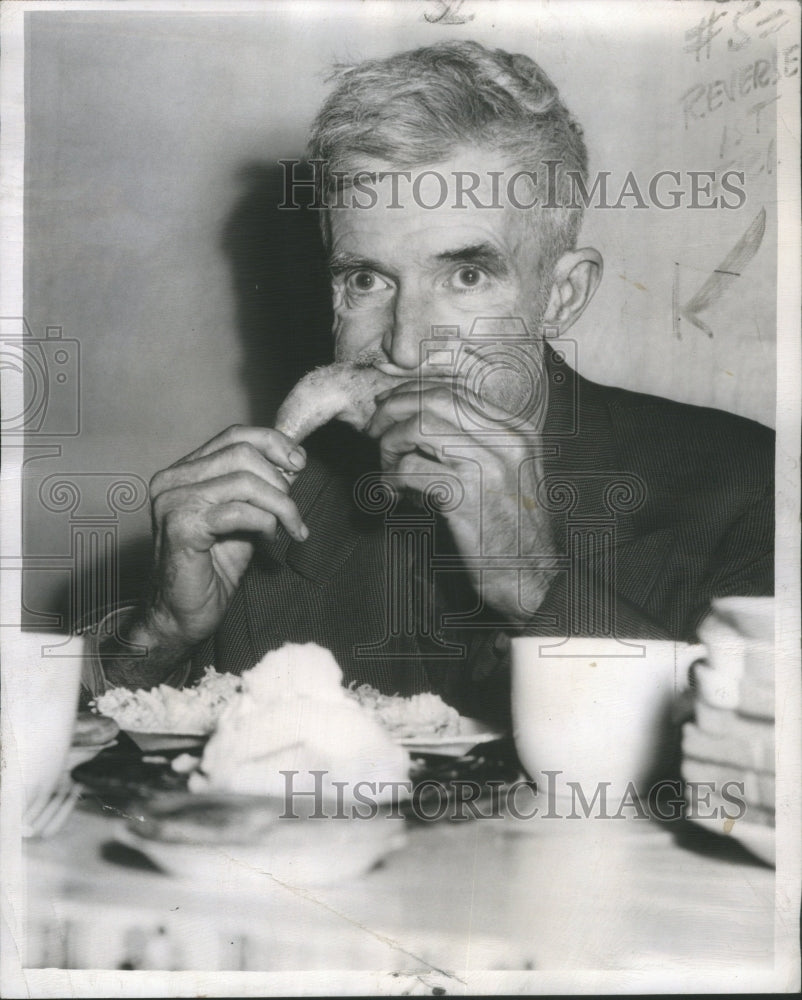 1946 Thanksgiving dinner Volunteer Rescue  - Historic Images