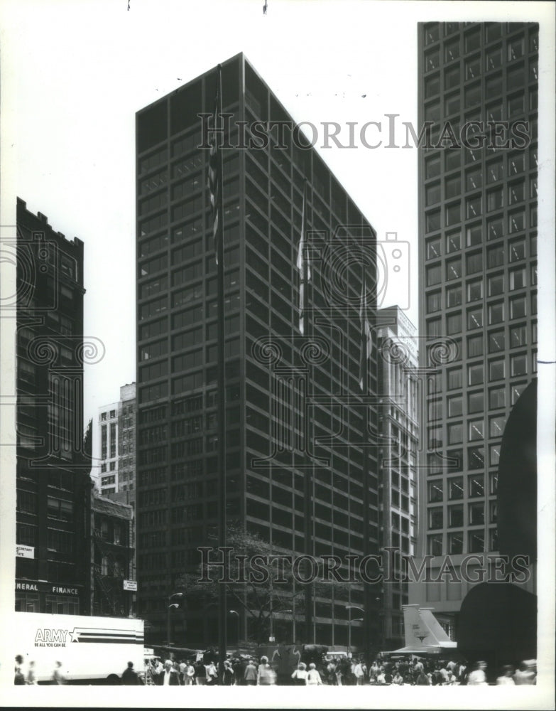 1982 33 N. Dearborn Leased $20 Million Cash - Historic Images