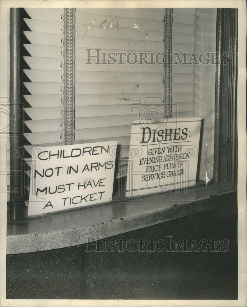 1945 Press Photo Children Not In Arms Must Have Ticket - RRU77199 - Historic Images