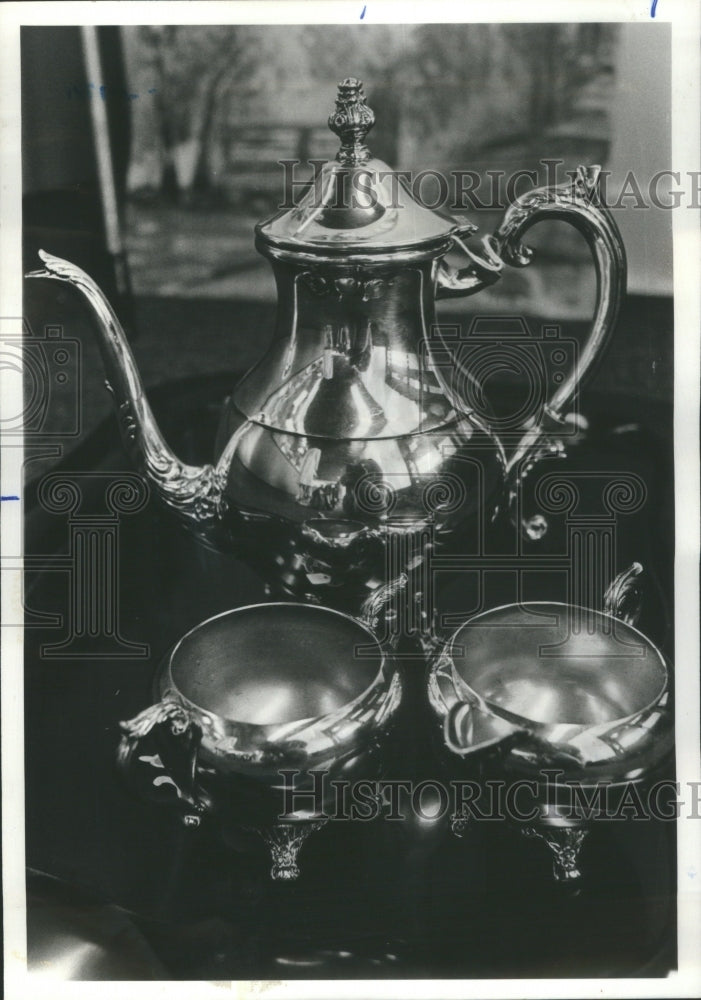 1978 Press Photo Silver Coffee Set Bargain North Shore - Historic Images