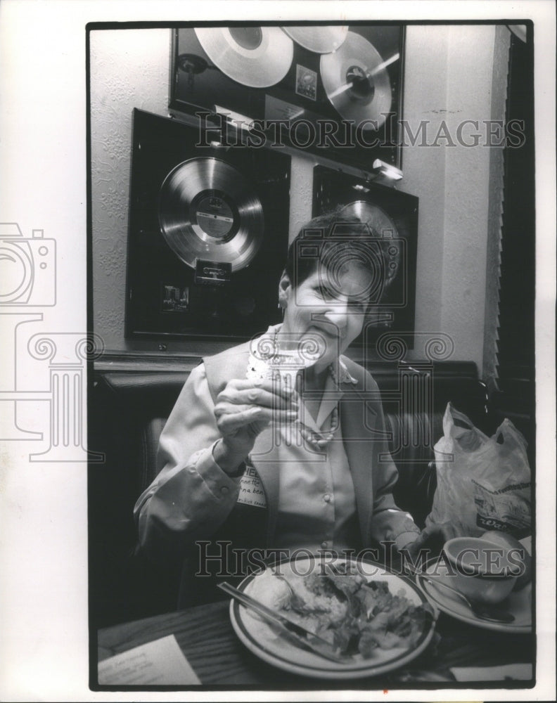 1988, Tornabene Hard Rock Cafe Thanksgiving - RRU77253 - Historic Images