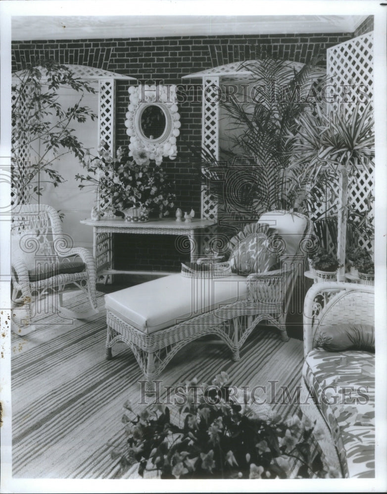 1984 Press Photo Wicker furniture antebellum home room - RRU77443 - Historic Images