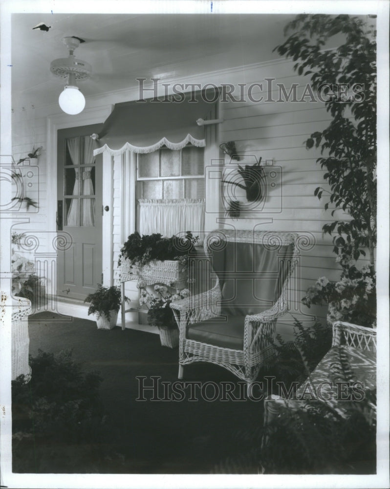 1983 Press Photo Porch Wicker Painted White Upholstered - RRU77459 - Historic Images