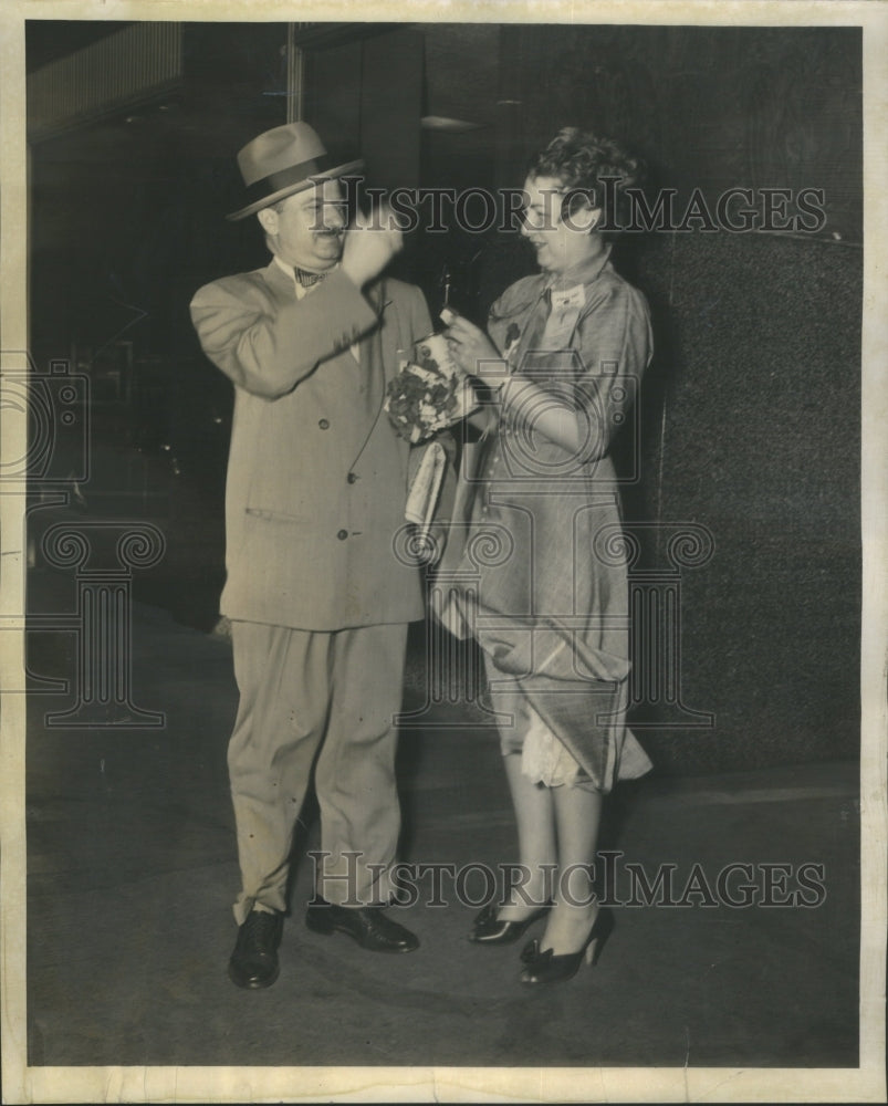1953 Press Photo Sidney Schiller Dorothy Dubert Poppy - Historic Images