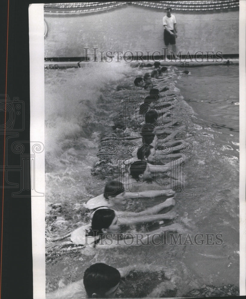 1969 Press Photo Pool Paddle Portage Park Coach Teams - Historic Images