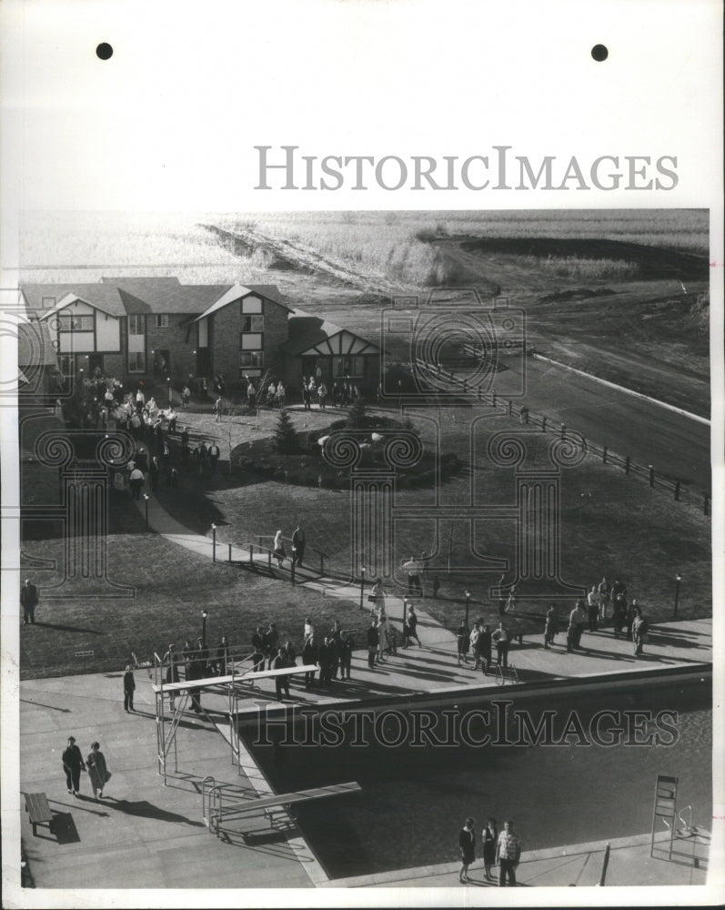 1964 Press Photo Brandywine Oakbrook people townhouse - RRU77991 - Historic Images